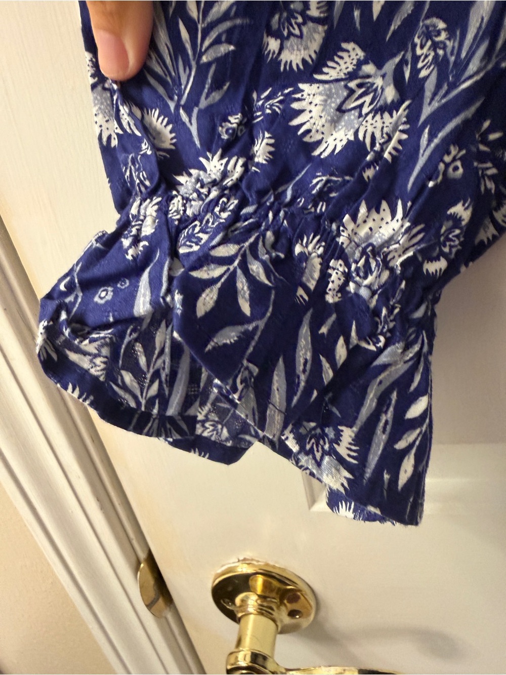 🩷 Universal Thread Navy & White Floral Ruffle Peplum Top size M 🩷 - Picture 6 of 10